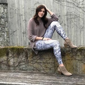 NoMiNoU Resting In Reason Legging Size L(14-18) XL(18-22)